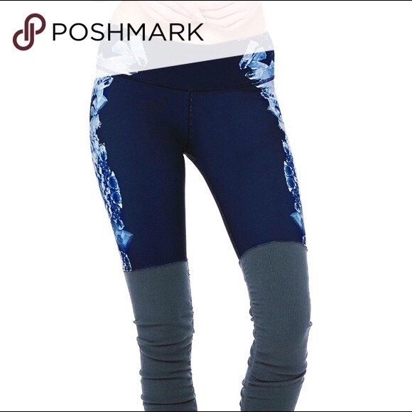 Alo Leggings - Picture 3 of 6